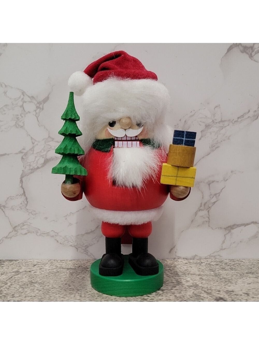 Santa Claus Nutcracker Erzgebirgische Volkskunst Seiffen Handmade in Germany
